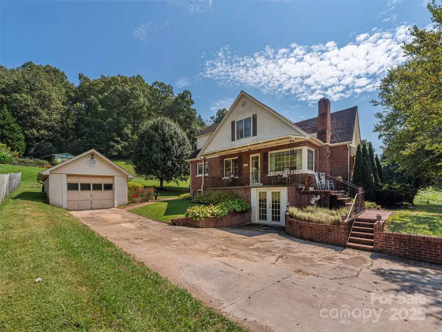 956 Iron Duff Road, Waynesville, NC 28785 - Image #3