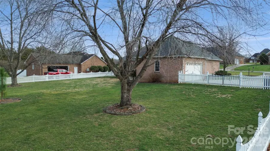 2999 Weatherfield Drive, Lincolnton, NC 28092 - Image #2