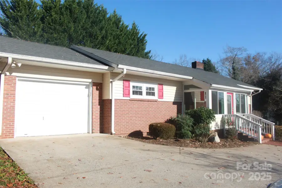 284 Maple Street, Rutherfordton, NC 28139 - Image #2
