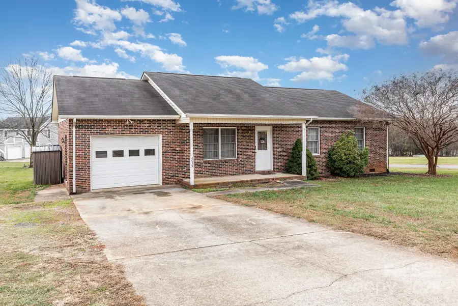 2039 Rocketts Way, Newton, NC 28658 - Image #2