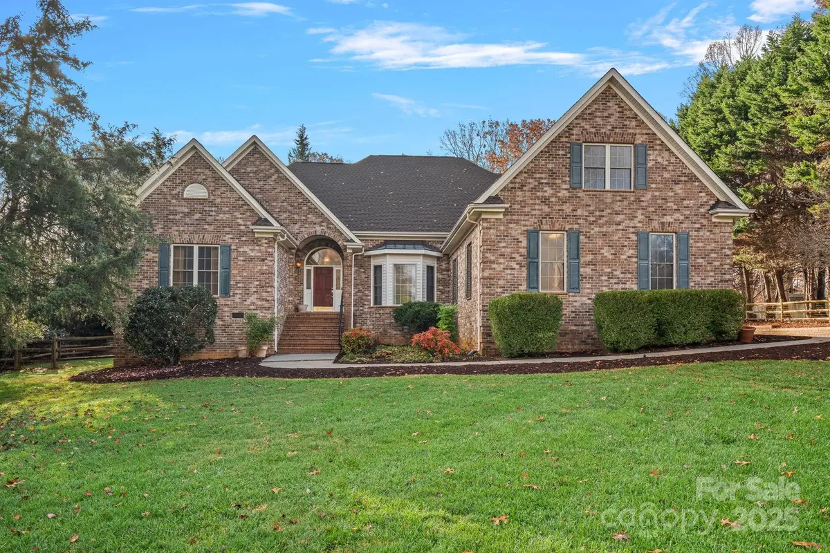 7021 High Vista Court, Matthews, NC 28104 - Image #1