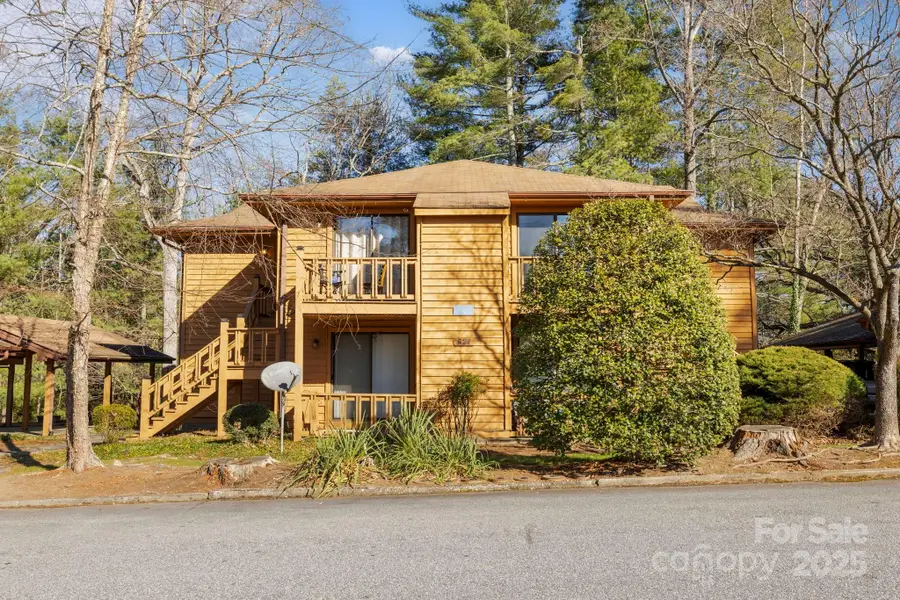 521 Courtwood Lane #7, Hendersonville, NC 28739 - Image #2