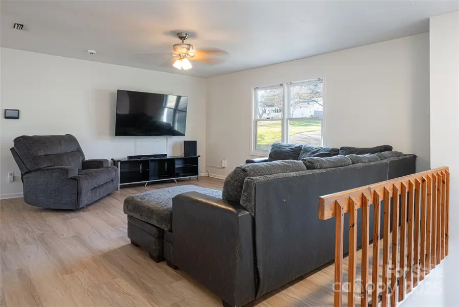 2016 19th Avenue Circle Ne, Hickory, NC 28601 - Image #3