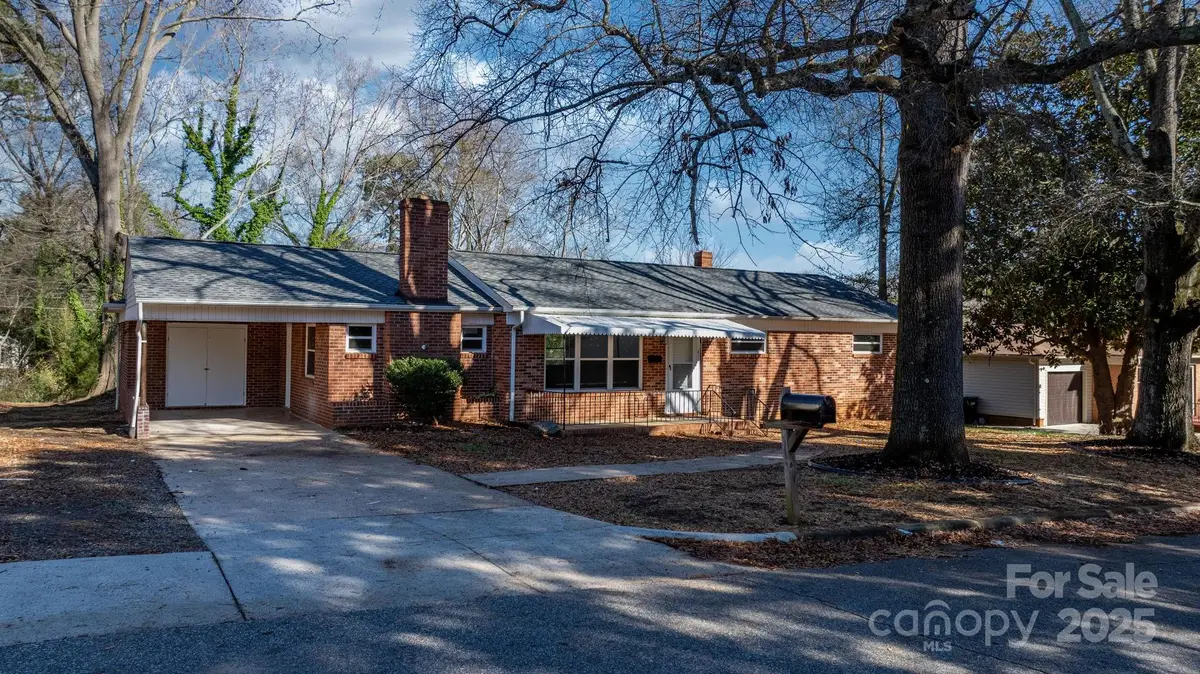 411 20th Avenue Ne, Hickory, NC 28601 - Image #1