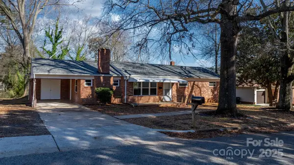 411 20th Avenue Ne, Hickory, NC 28601