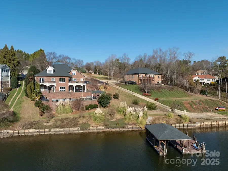 121 Pleasant Pointe Drive, Hickory, NC 28601 - Image #2