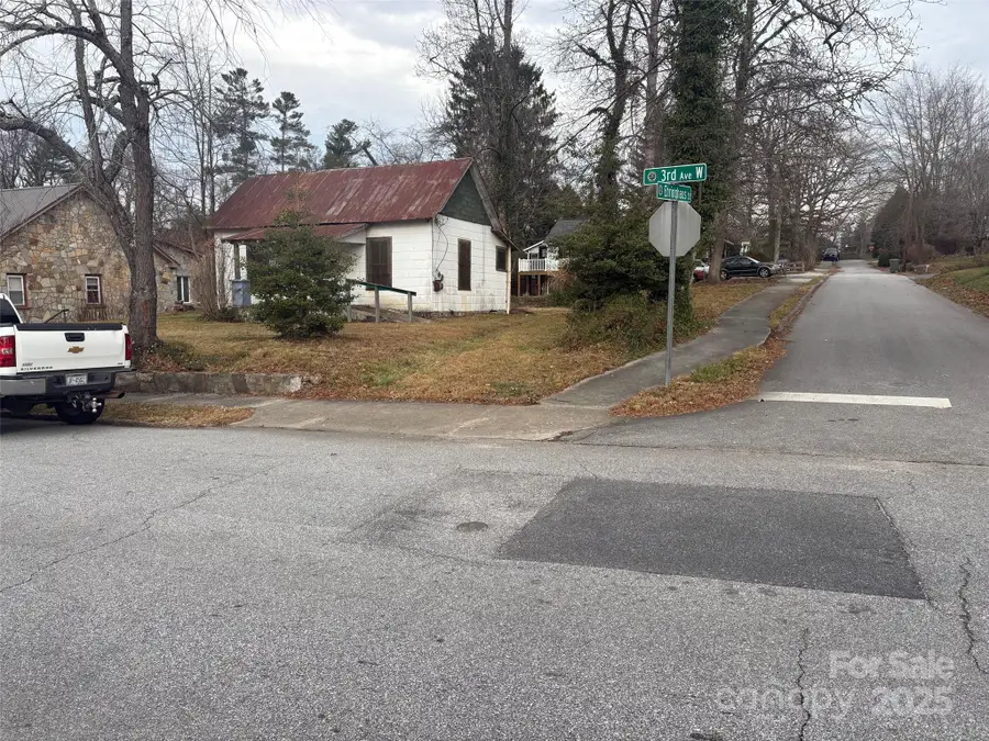 1003 3rd Avenue W, Hendersonville, NC 28739 - Image #3