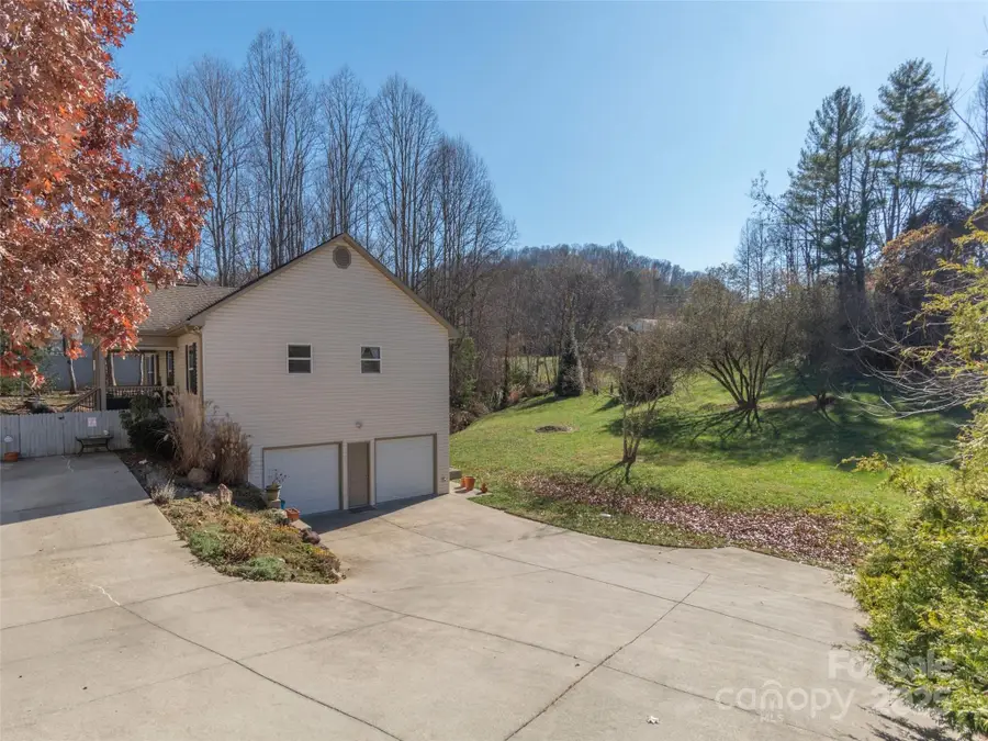 16 Southwood Drive, Weaverville, NC 28787 - Image #3
