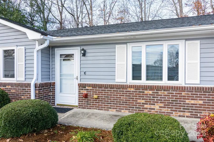 308 Dellford Court, Hendersonville, NC 28792 - Image #3