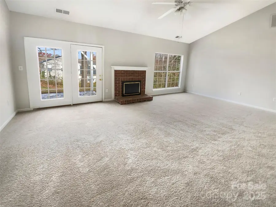 5219 Hedgecrest Place, Charlotte, NC 28269 - Image #3