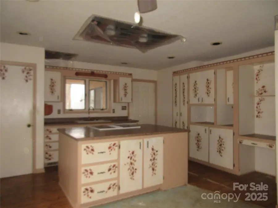 209 Ivy Hill Road, Hendersonville, NC 28792 - Image #2