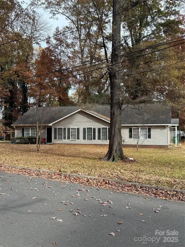 5525 Wilora Lake Road, Charlotte, NC 28212