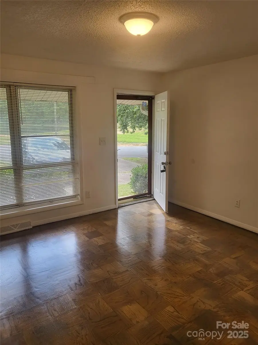 4731 Highlake Drive, Charlotte, NC 28215 - Image #2