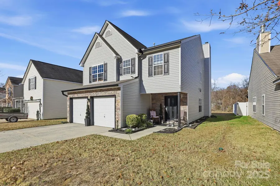 5825 Brookfield Pointe Drive, Charlotte, NC 28216 - Image #3
