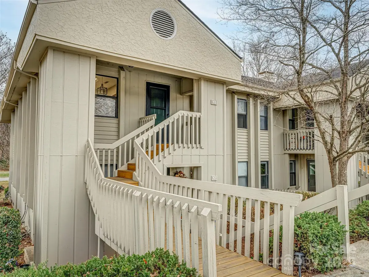 102 Abbey Circle, Asheville, NC 28805 - Image #1
