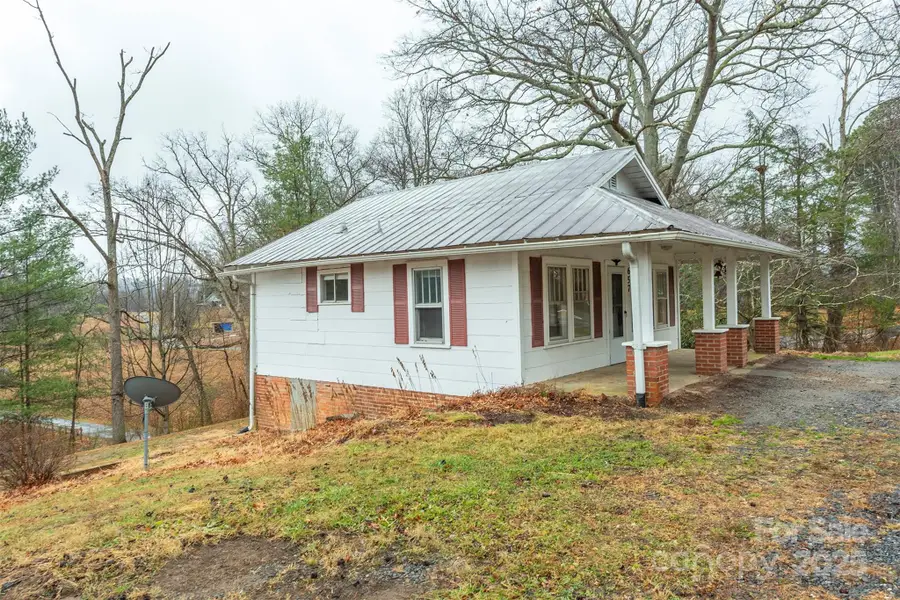 657 Old Fort Road, Fairview, NC 28730 - Image #3