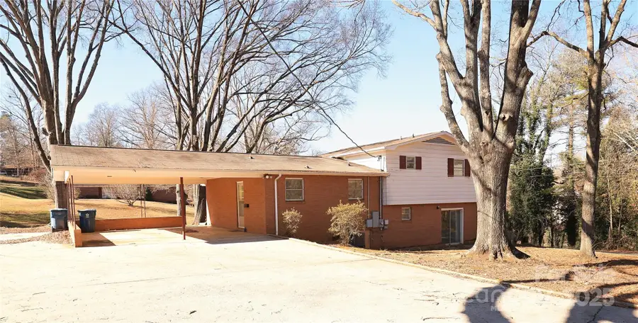 1521 19th Street Sw, Hickory, NC 28602 - Image #2