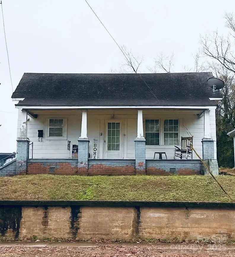 220 E Catawba Avenue, Mount Holly, NC 28120 - Image #2