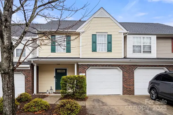 921 Pelican Bay Drive, Pineville, NC 28134