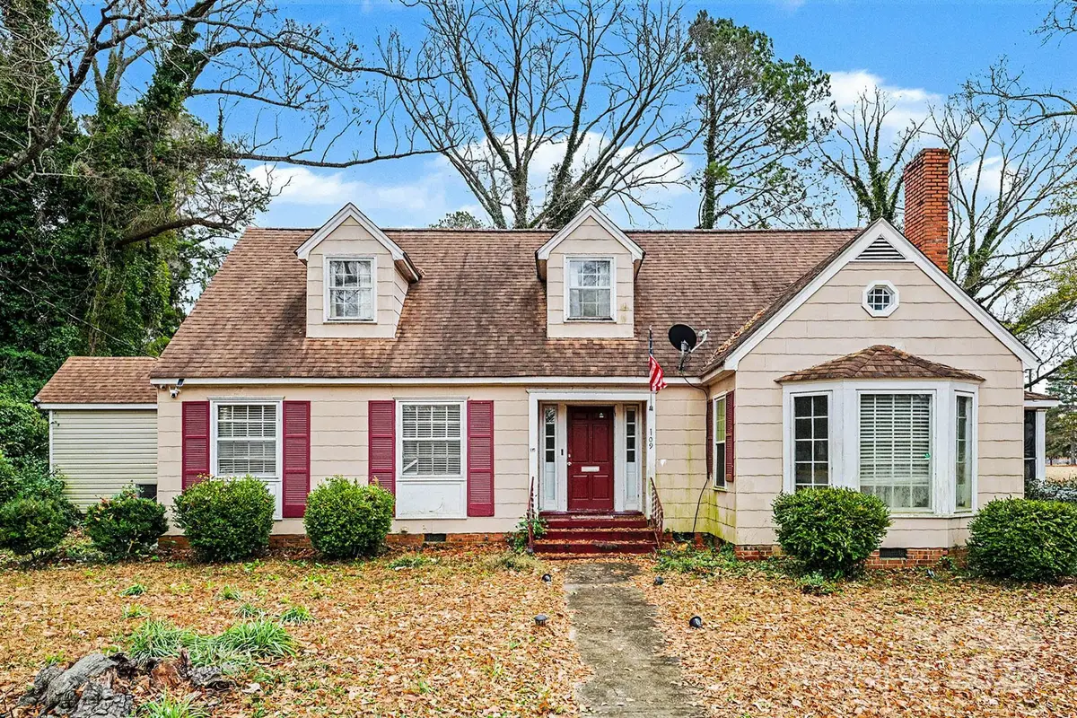 109 S Austin Street, Maxton, NC 28364 - Image #1