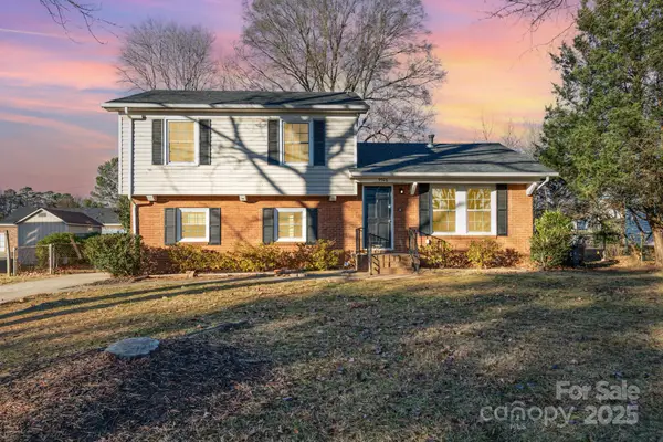 9926 Rockmeadow Drive, Charlotte, NC 28216