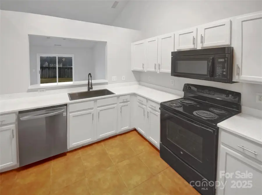 10804 Gardenia Street, Charlotte, NC 28215 - Image #2