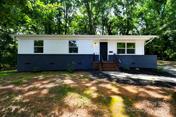 1513 Greenview Place, Charlotte, NC 28208