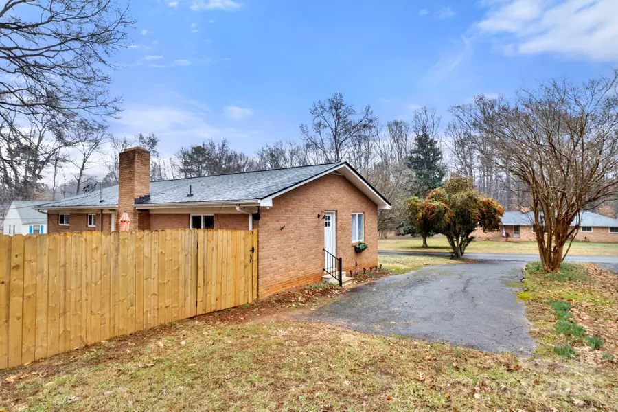 7047 Cheyenne Drive, Charlotte, NC 28262 - Image #2