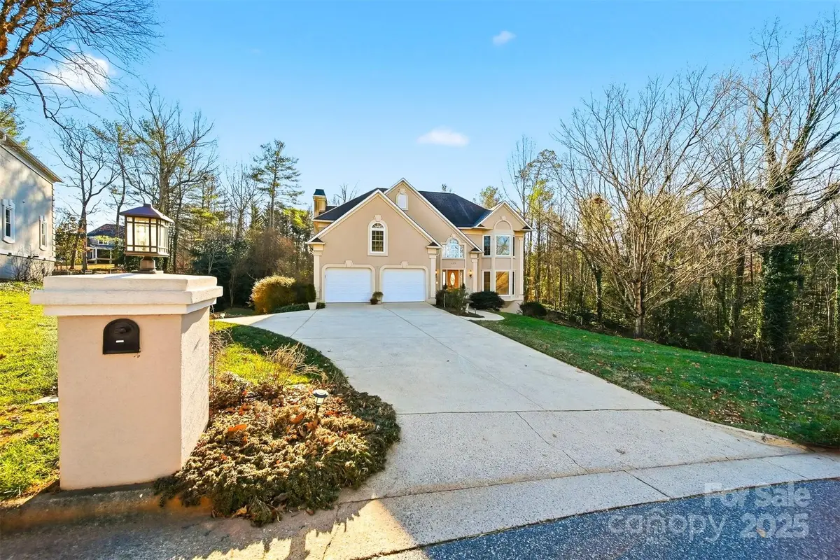 133 37th Avenue Place Nw, Hickory, NC 28601 - Image #1