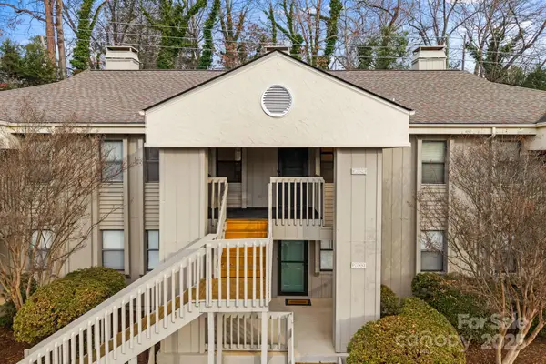 2604 Vineyard Boulevard, Asheville, NC 28805