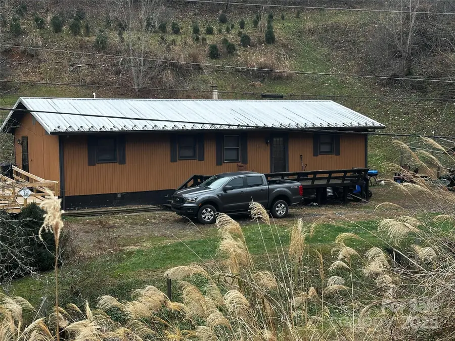 321 Raccoon Branch Road, Green Mountain, NC 28740 - Image #3