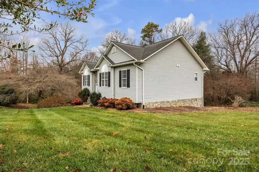 552 Meadowridge Drive, Taylorsville, NC 28681 - Image #3