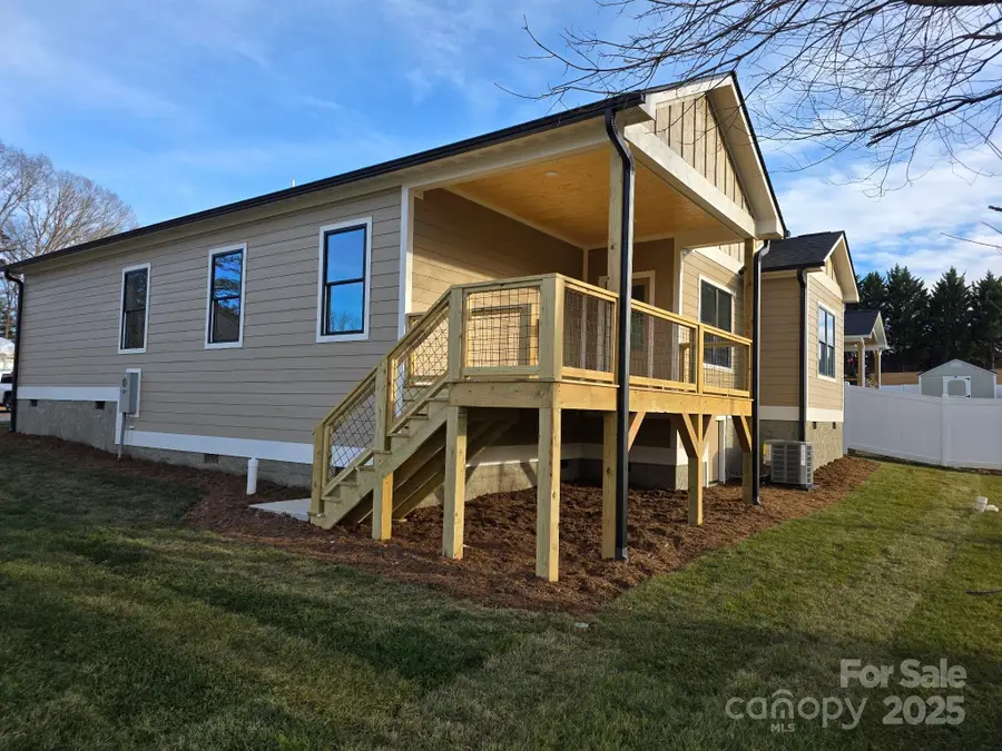 115 Peyton Elaine Road, Clyde, NC 28721 - Image #2