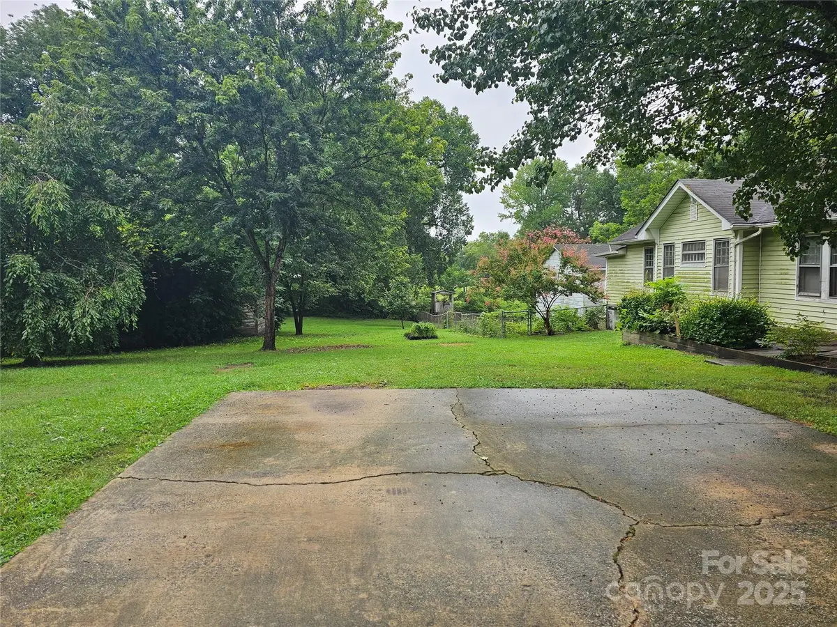 15 Fisher Ferry Street, Thomasville, NC 27360 - Image #1