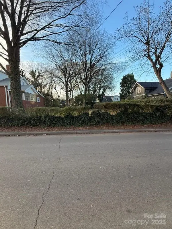 321 Campus Street, Charlotte, NC 28216 - Image #1