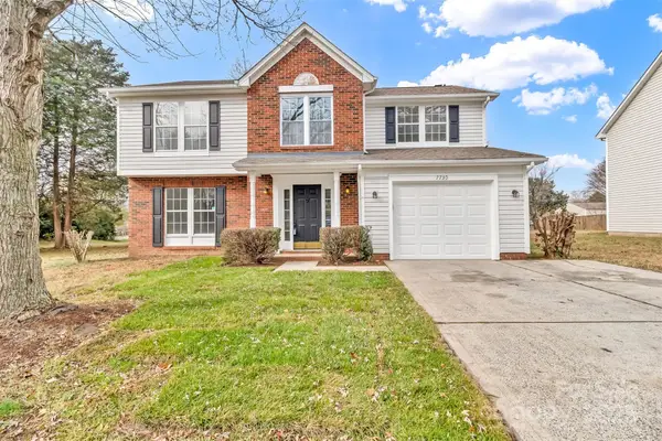 7730 Woodknoll Drive, Charlotte, NC 28217