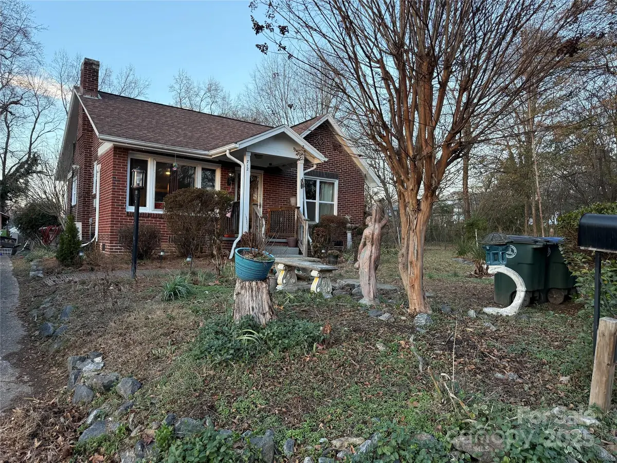 712 Griffin Avenue Nw, Valdese, NC 28690 - Image #1