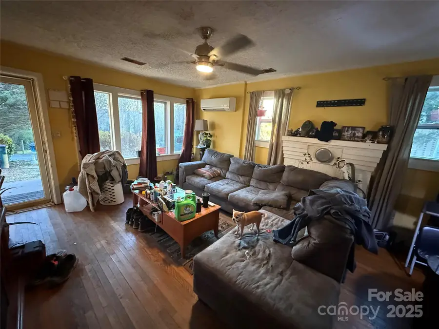 712 Griffin Avenue Nw, Valdese, NC 28690 - Image #2