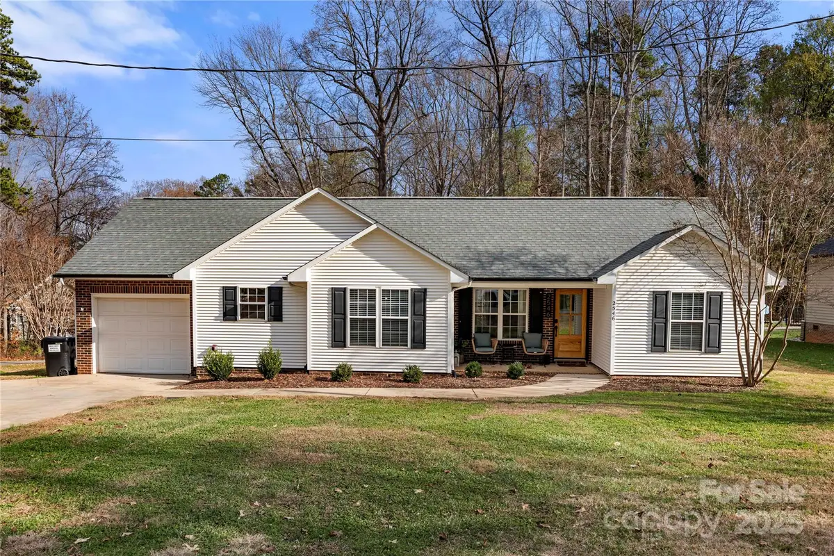 2546 Las Brisas Lane, Denver, NC 28037 - Image #1