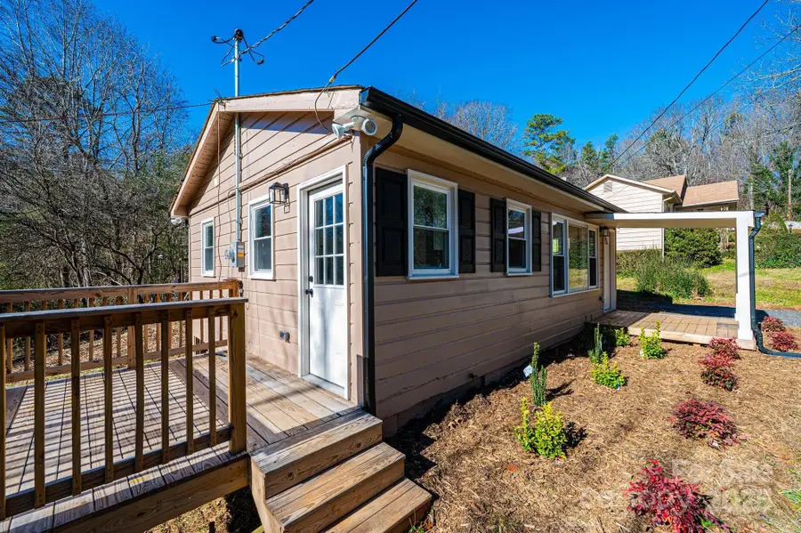 1640 1st Street Circle Se, Hickory, NC 28602 - Image #2