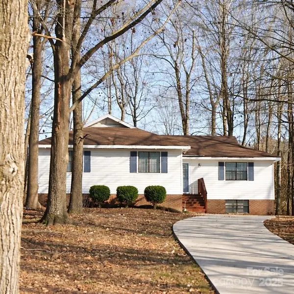 1730 Woodvalley Drive, Charlotte, NC 28216