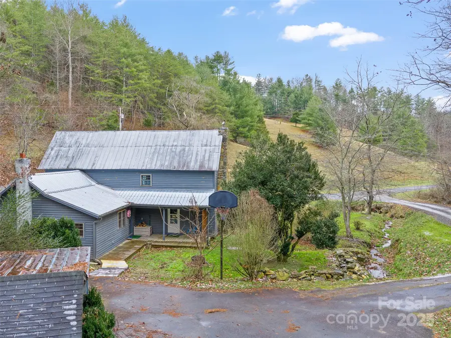 34 Mccurry Road, Burnsville, NC 28714 - Image #3