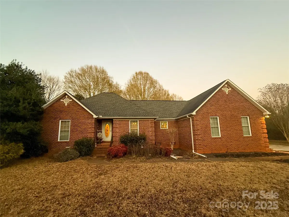 1402 Stonebriar Lane, Clover, SC 29710 - Image #1