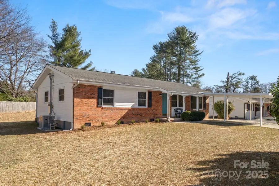 109 Willowbrook Road, Hendersonville, NC 28792 - Image #3