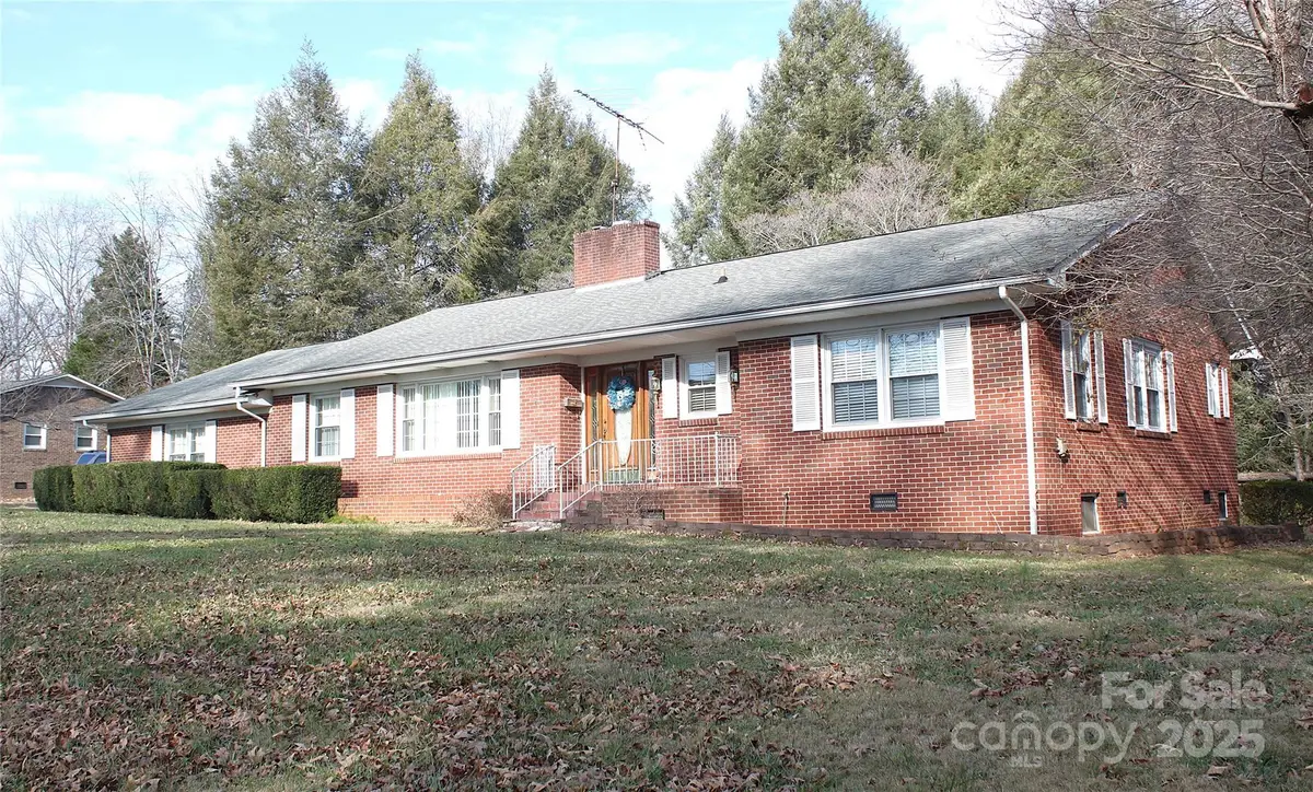 105 Woodlawn Drive, Morganton, NC 28655 - Image #1