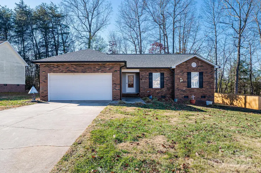 818 Gemcrest Drive Ne, Conover, NC 28613 - Image #2