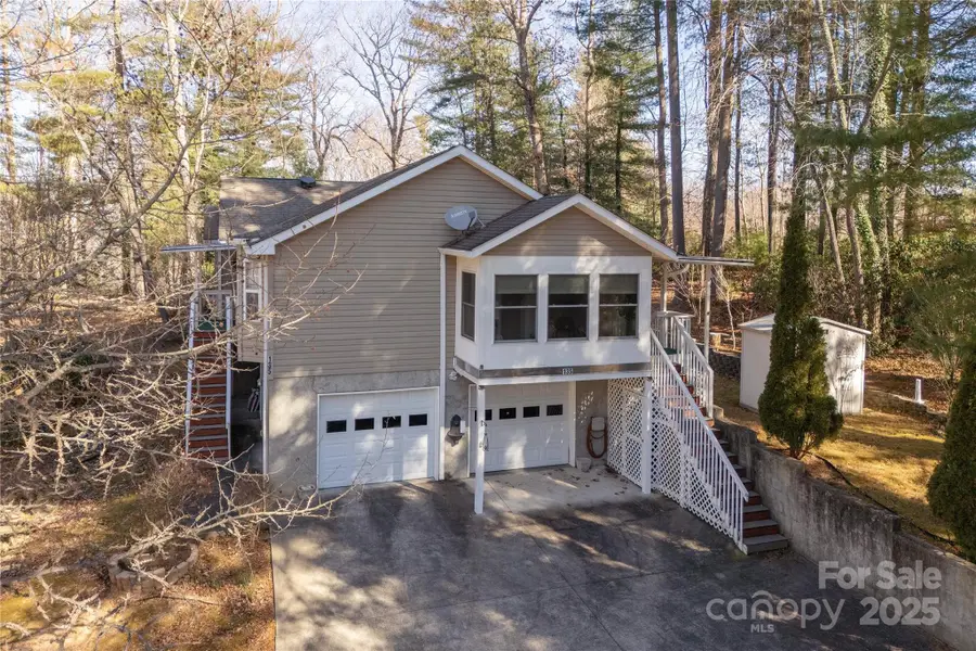 135 Reservoir Drive, Hendersonville, NC 28739 - Image #2