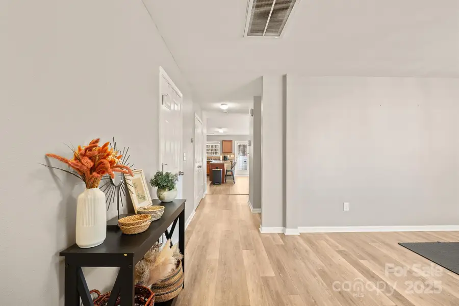 9404 Quilting Bee Lane, Charlotte, NC 28216 - Image #2