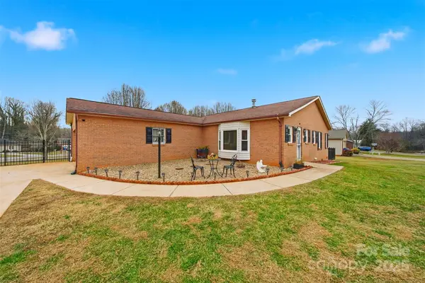 2336 21st Avenue Ne, Hickory, NC 28601