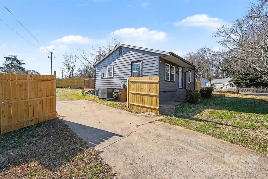 419 W Circle Drive W, Shelby, NC 28150 - Image #2